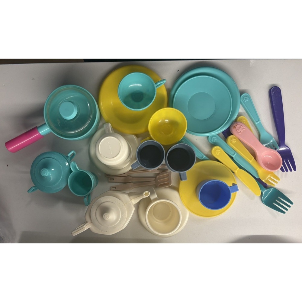 Vintage Tupperware cup set  Children's Toys with VTG Plasto Bambola utensils